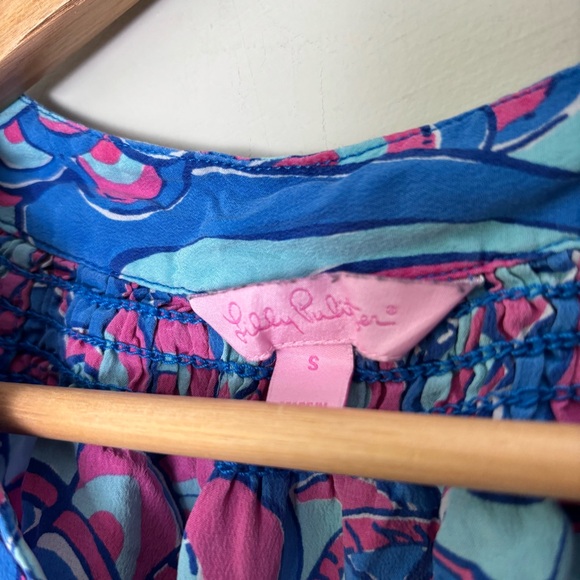 Lilly Pulitzer Elsa Silk Top-Blue Reel Me In Print-Smocked-Size Small - Picture 3 of 5